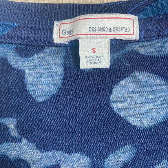 Gap Designed & Crafted Soft V Neck Sleeveless Top EUC - Picture 4 of 5